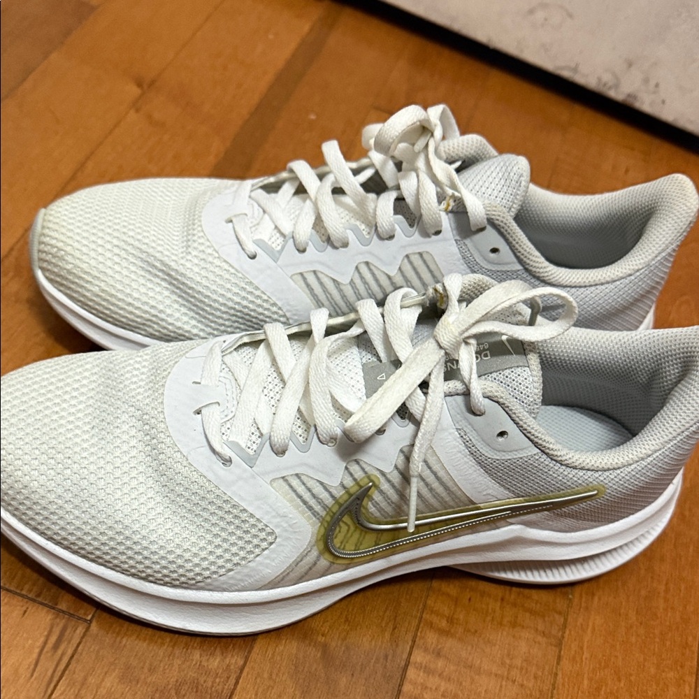 Nike Women's White and silver Athletic Shoes